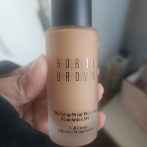 Bobbi Brown Skin Long-Wear Weightless Foundation C 006